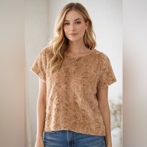 Dylan Faux Fur Short Sleeve Top – Camel Brown Cozy Chic size medium